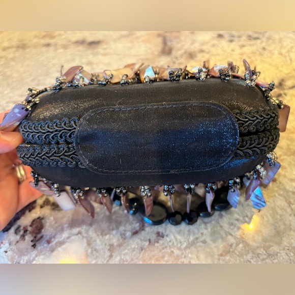 Unique, adorable black flower bead purse - Picture 4 of 5